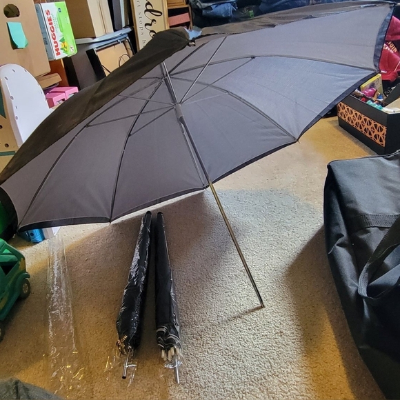 Cowboy Studio Lighting Kit 2 adjustable tripods 80" tall,  8 umbrellas & carryin - Picture 2 of 13